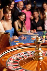 Pilihan permainan slot dan live casino di platform namislot